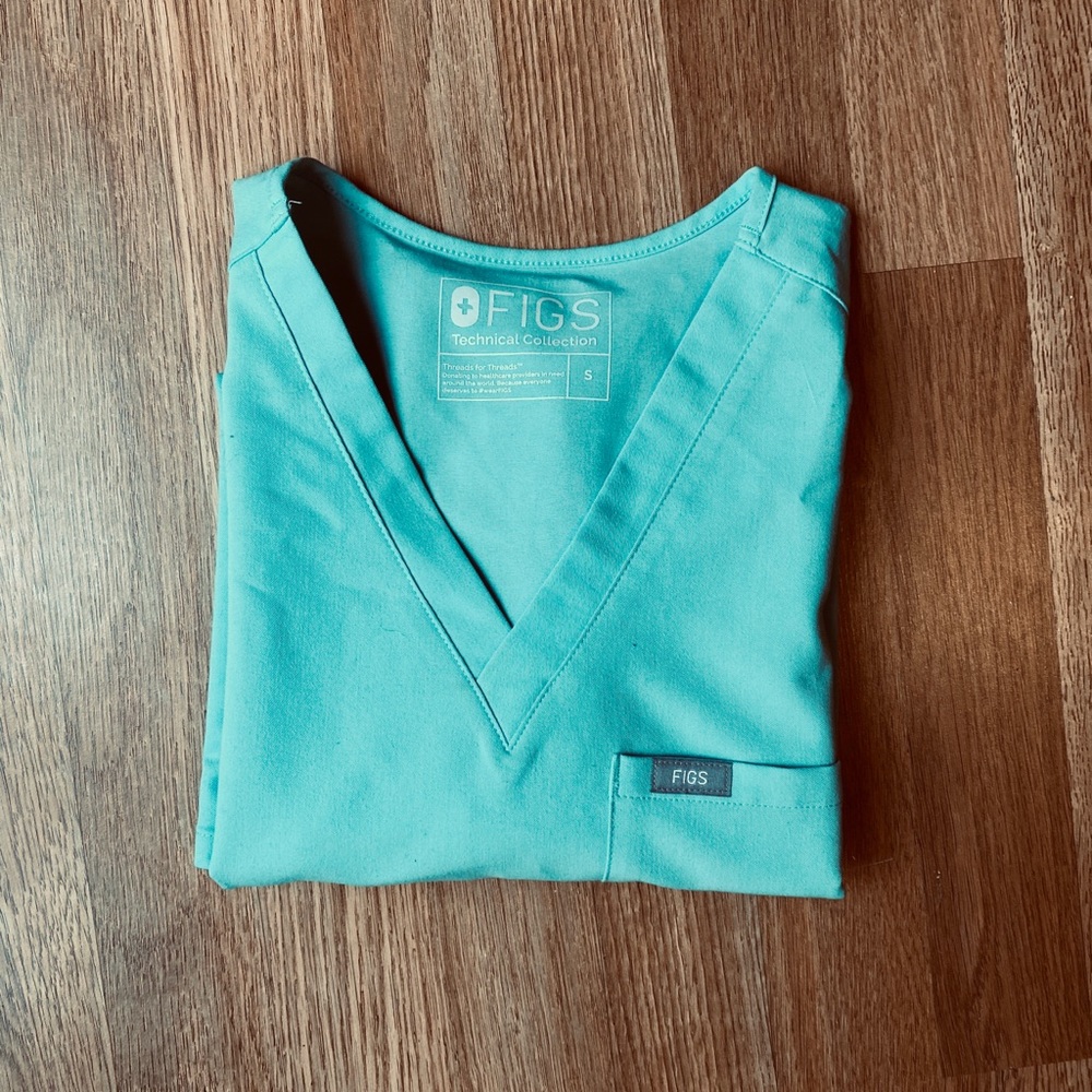 RARE FIGS SCRUBS TOP- SEA GLASS EUC SIZE SMALL S